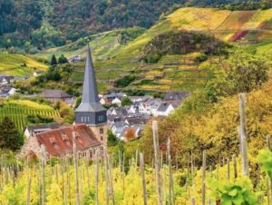 Landschaft mit Dorf in der Pfalz